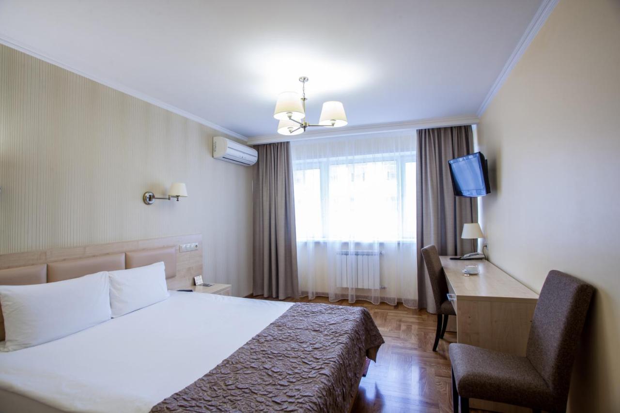 Hotel Krasnojarsk Zewnętrze zdjęcie