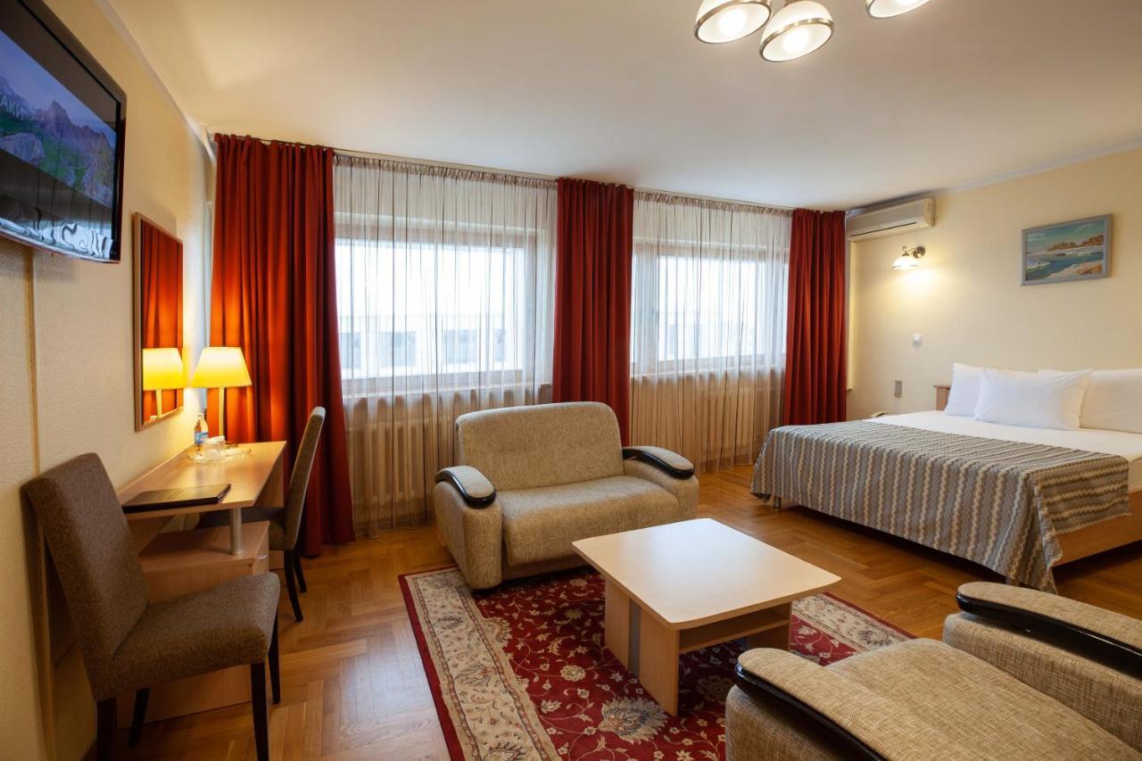 Hotel Krasnojarsk Zewnętrze zdjęcie