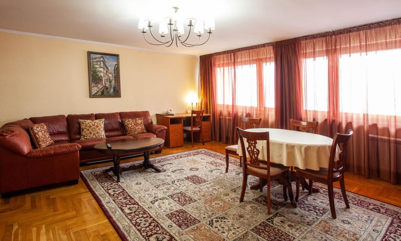 Hotel Krasnojarsk Zewnętrze zdjęcie